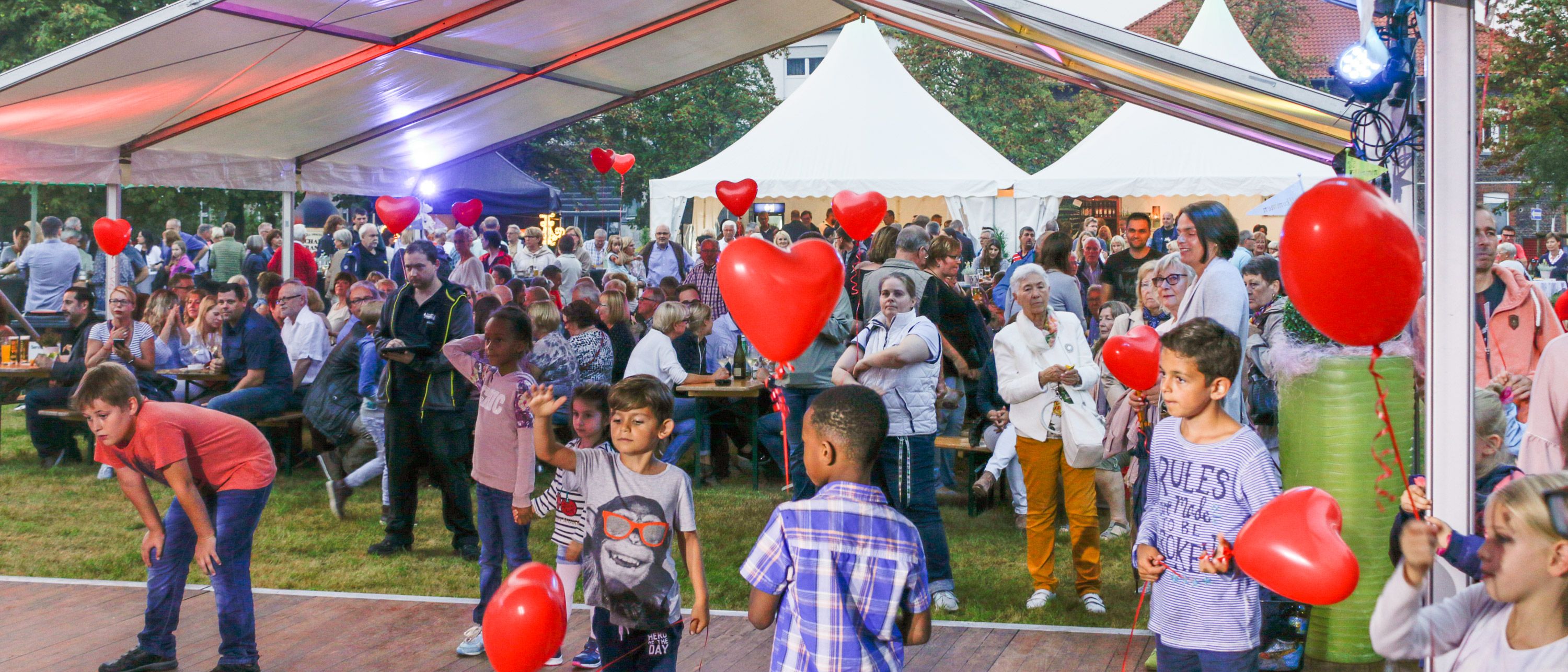 Kinder beim Sommerfest Dützen