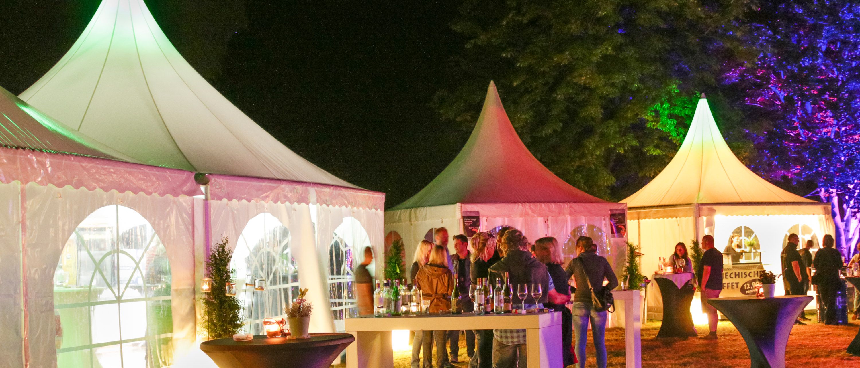 Abends auf dem Sommerfest in Dützen